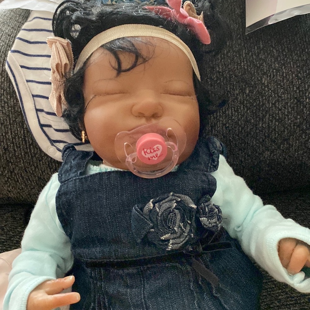 Reborn baby girl 👧 21 inches and 6 pounds doe suede body